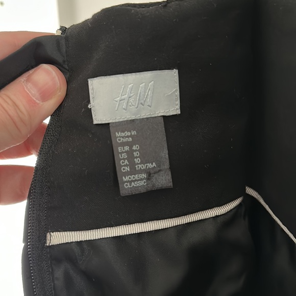 H&M high waist black skirt in size 10. - Picture 5 of 6